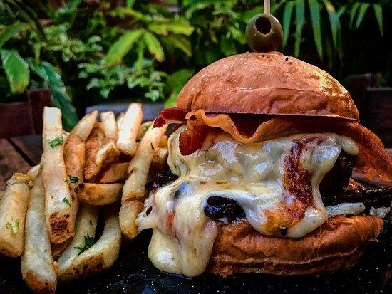 Mu. Burgerhouse